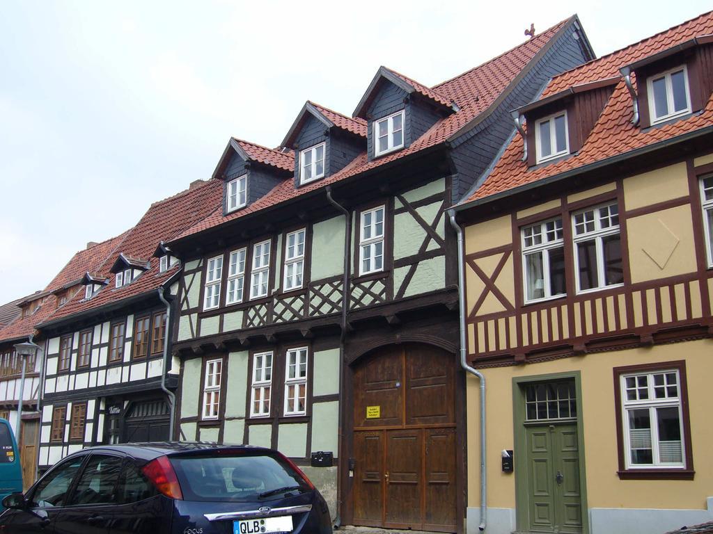 Ferienwohnungen Im Fachwerkhaus เควดลินบวร์ก ภายนอก รูปภาพ